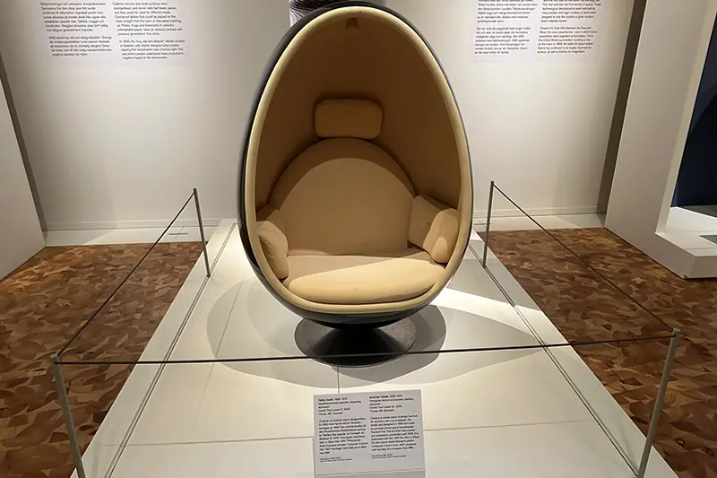 En äggformad fåtölj