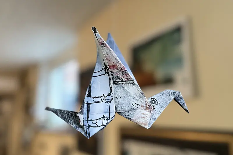 Origami i form av en svävande fågel