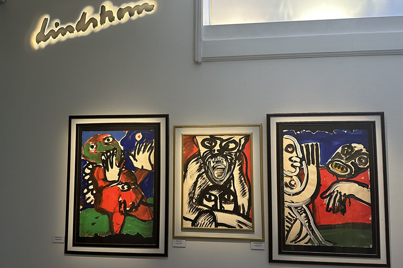 Tre typiska färgstarka målningar av konstnären